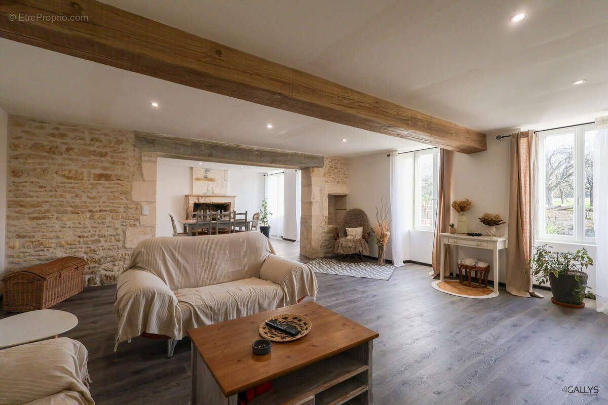 Maison à SAINT-SAVINIEN