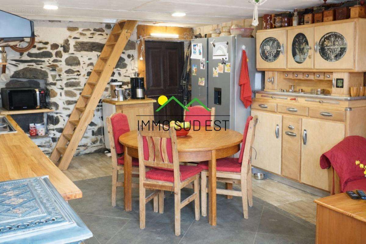 Maison à LES CHAPELLES