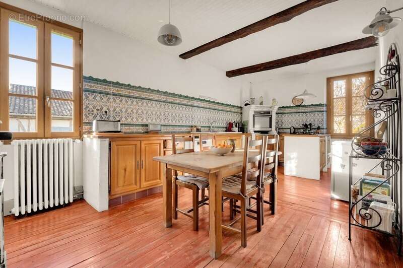 Commerce à L&#039;ISLE-EN-DODON