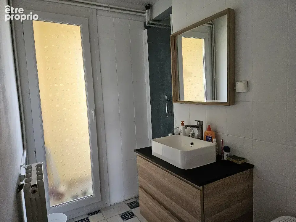 Appartement lumineux 64 m2   2 chambres   Balcon, loggia, cave et stationnement privatif - photo 7