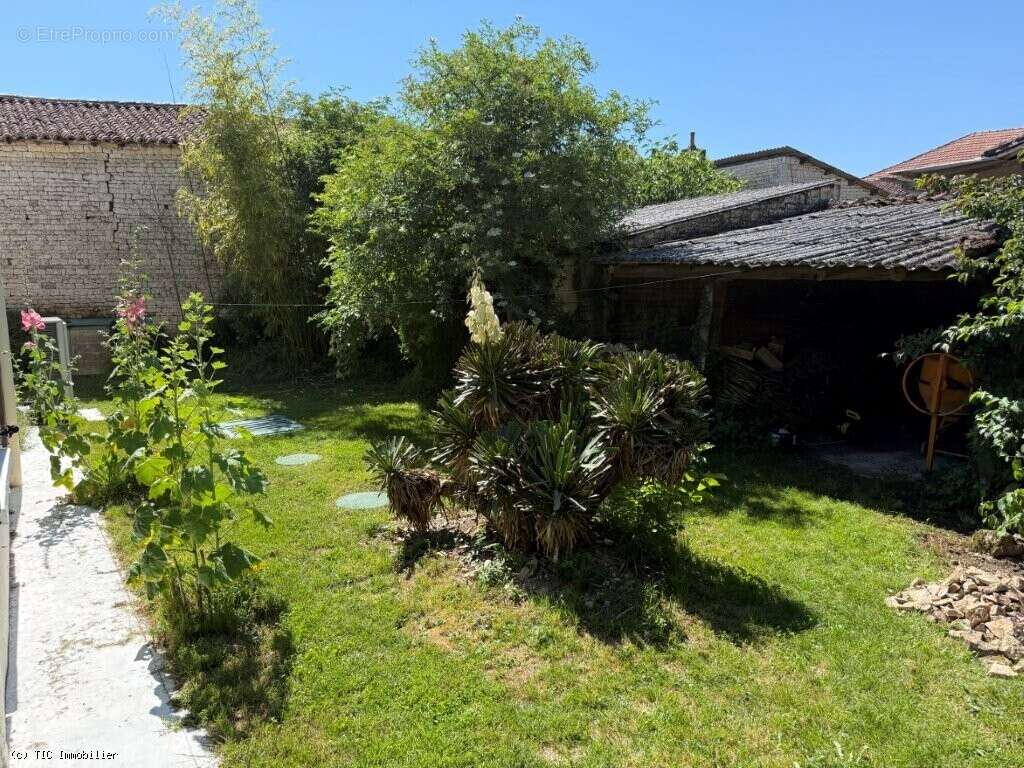 Maison à RUFFEC
