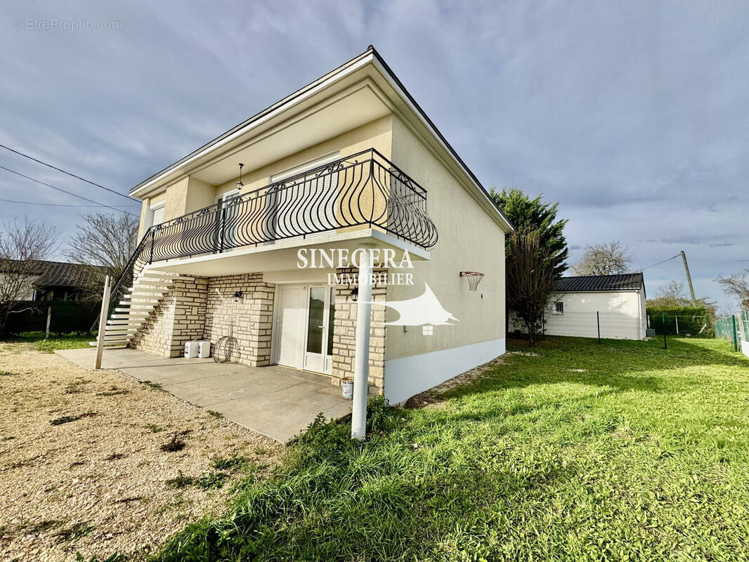 Maison à CHAMPCEVINEL