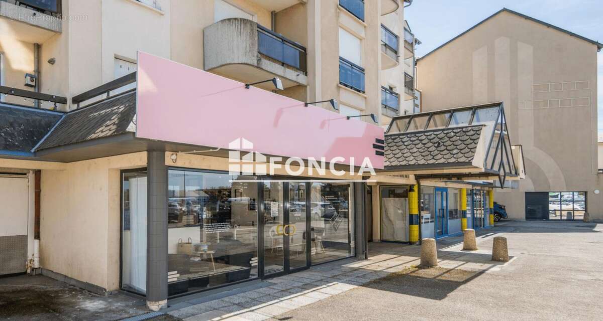 Commerce à ONET-LE-CHATEAU