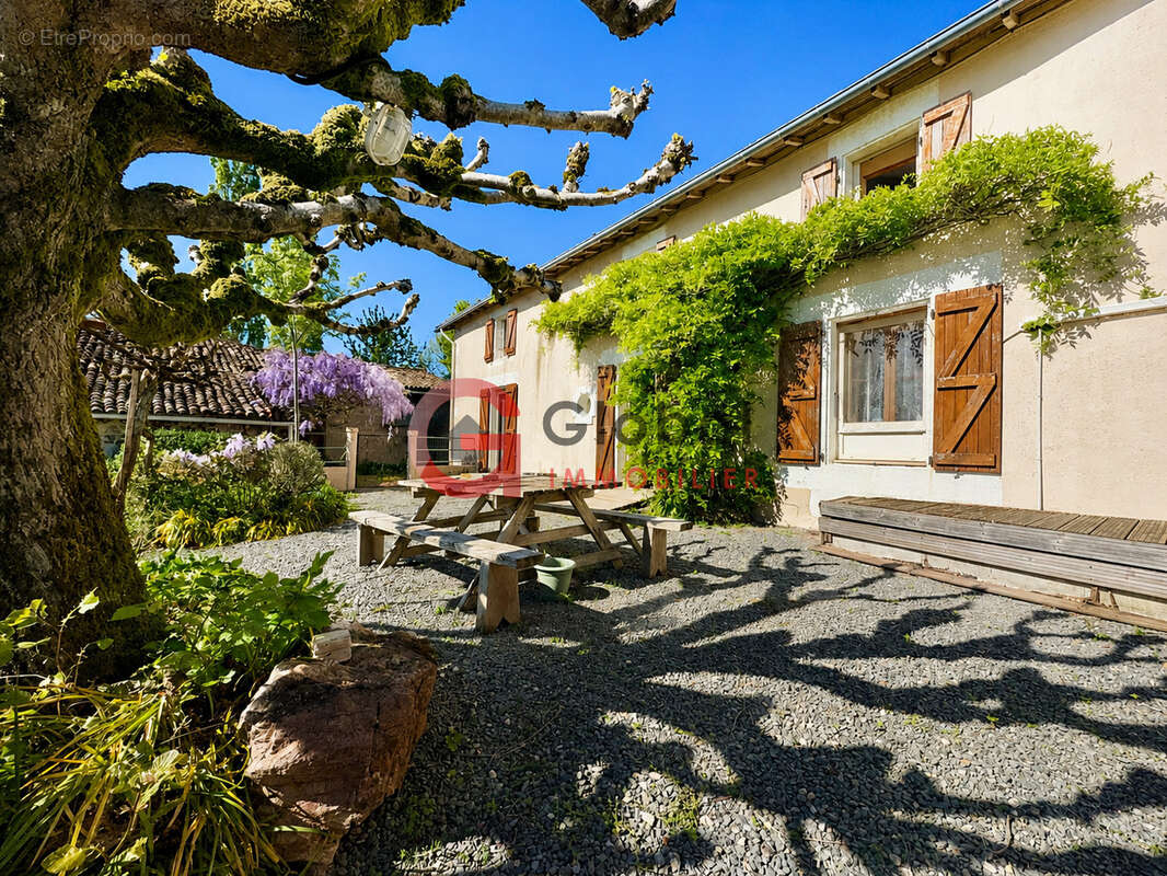 Maison à EXIREUIL