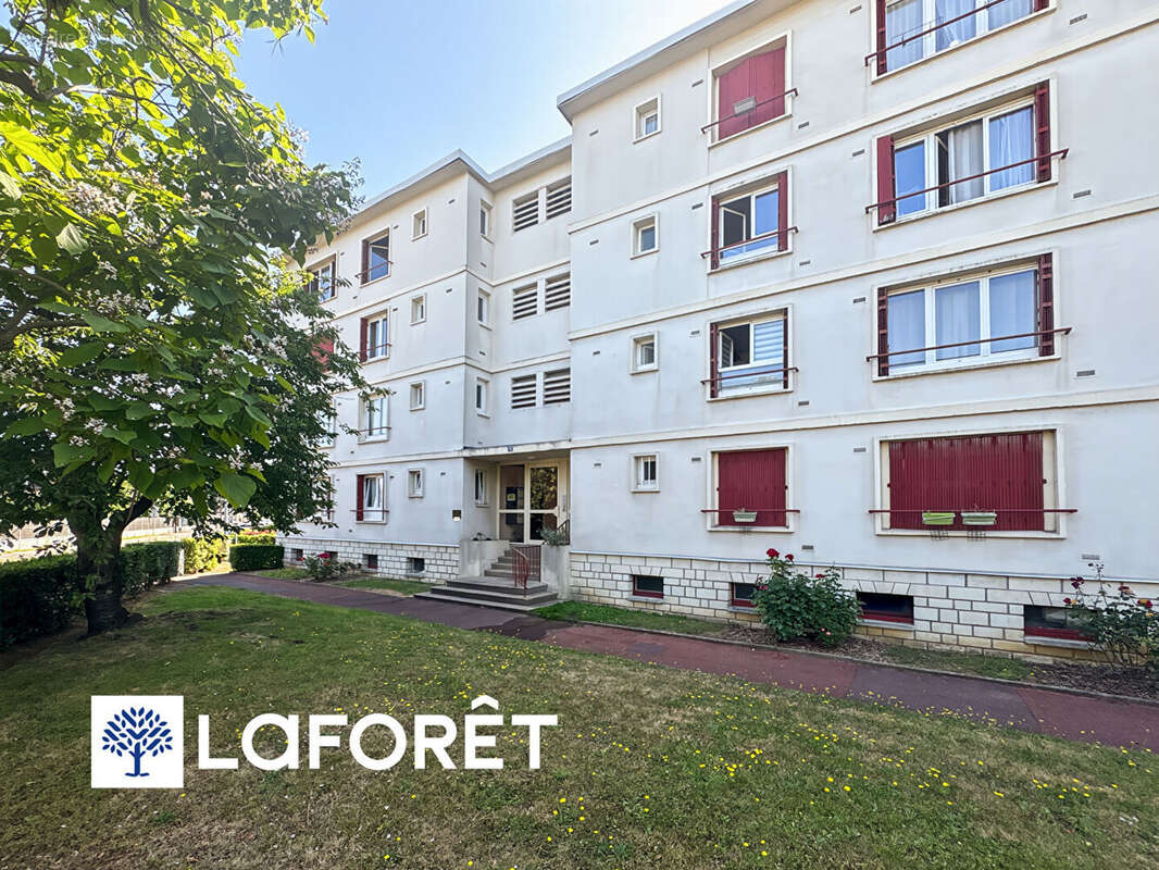 Appartement à SAINTE-GENEVIEVE-DES-BOIS