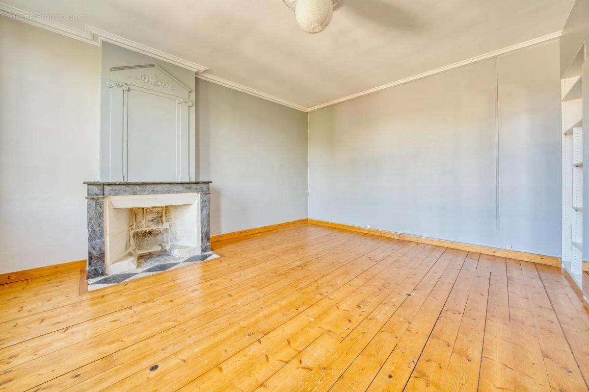 Maison de caractère de 242 m² - Saintes - photo 2