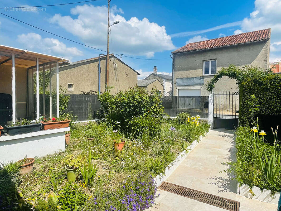 Maison à MAISONNEUVE