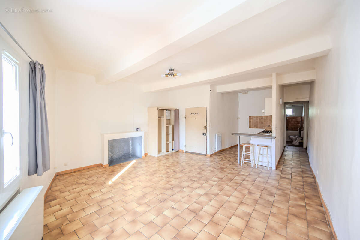 Appartement à MEOUNES-LES-MONTRIEUX