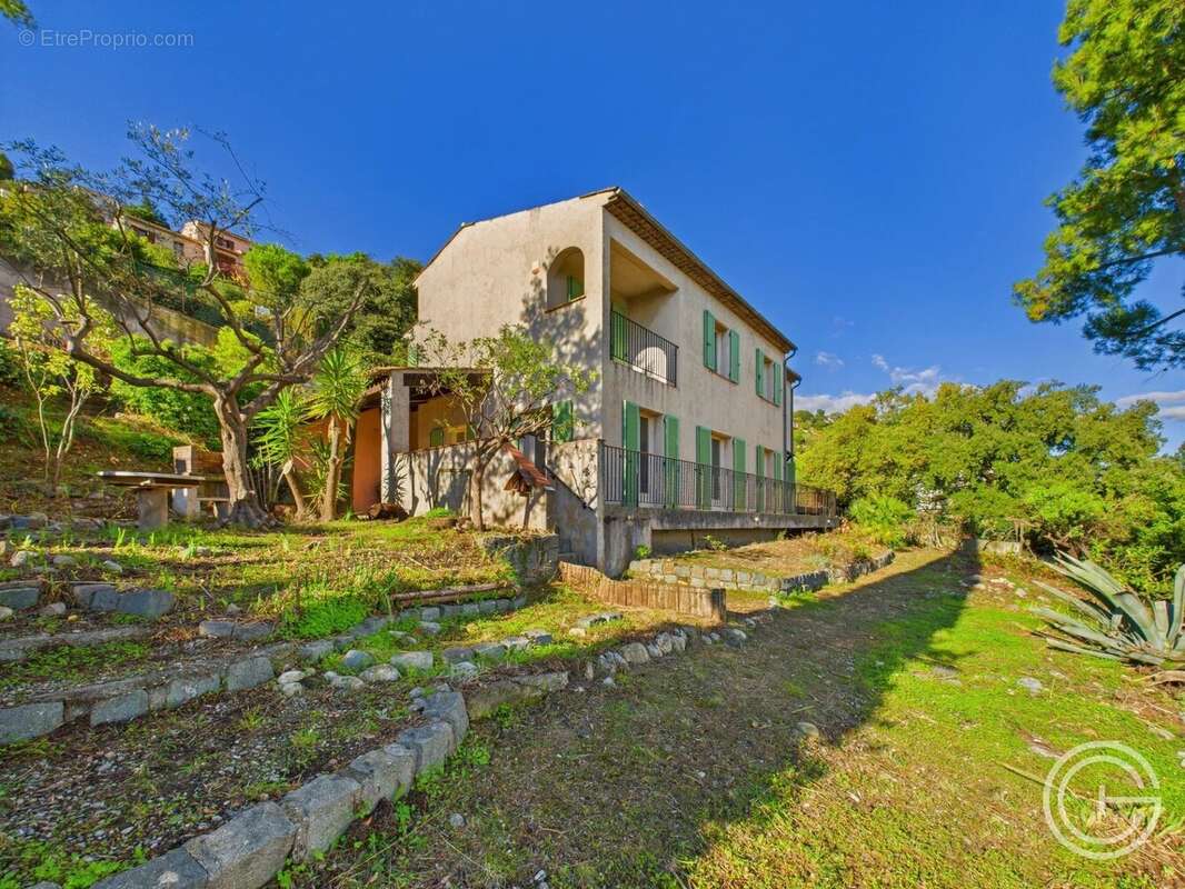 VILLA 5 pièces 134m² + Terrain 3.174m² - Moyenne Corniche des Pugets - SAINT LAURENT DU VAR - photo 2