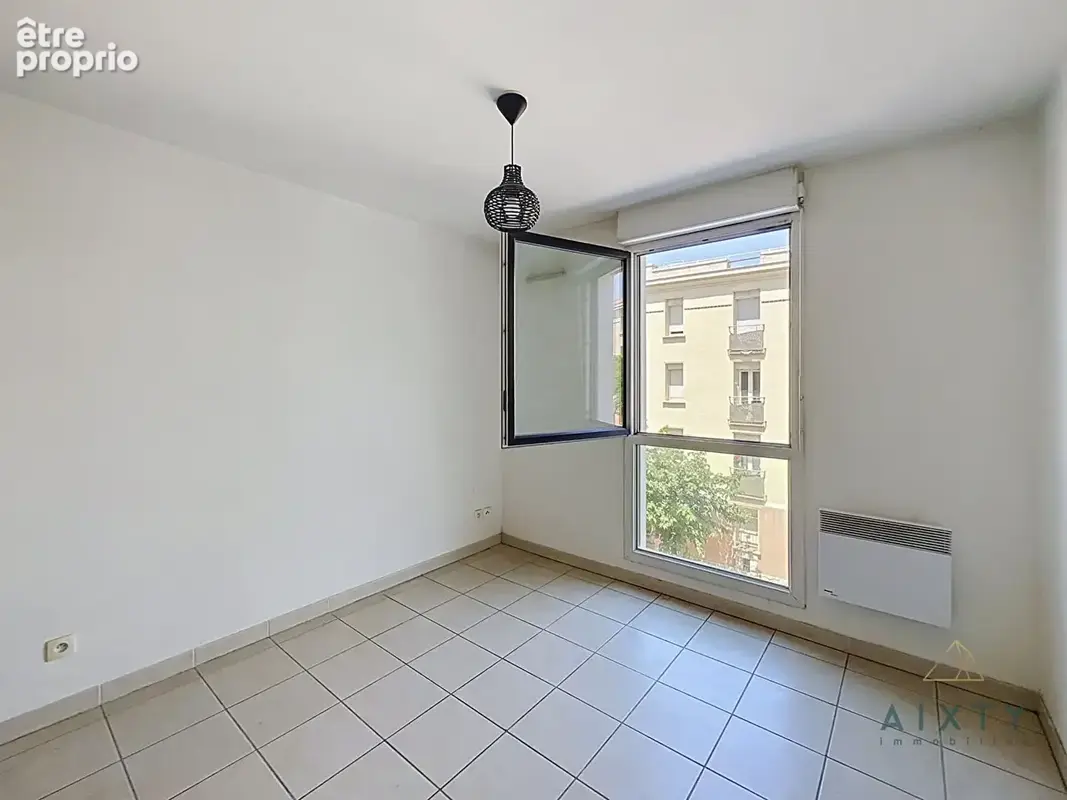 À 3 minutes de la plage des Catalans - T3 avec terrasse et ascenseur - photo 6