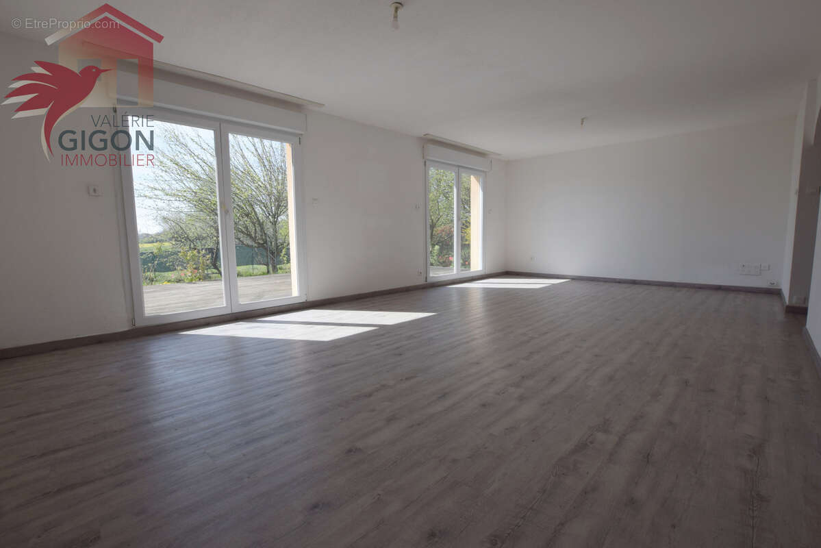 Maison à VIEUX-CHARMONT