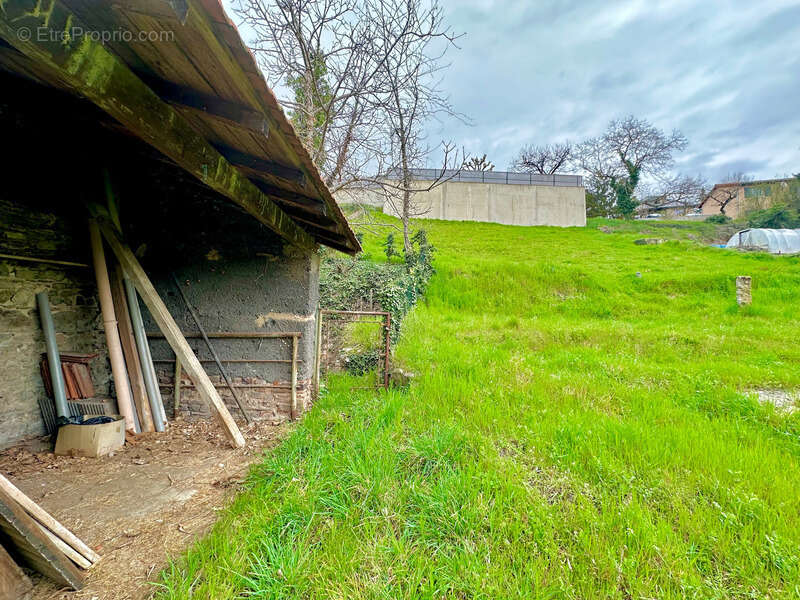 Dpt Rhône (69), au coeur de Pontcharra, terrain de 750 m2 totalement viabilisé pour 2 maisons - photo 2