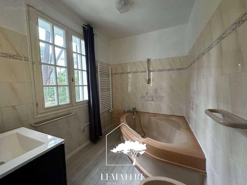 Maison à LES MATHES