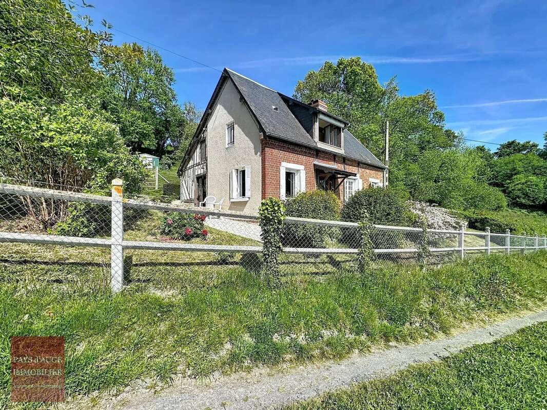 Maison à LESSARD-ET-LE-CHENE