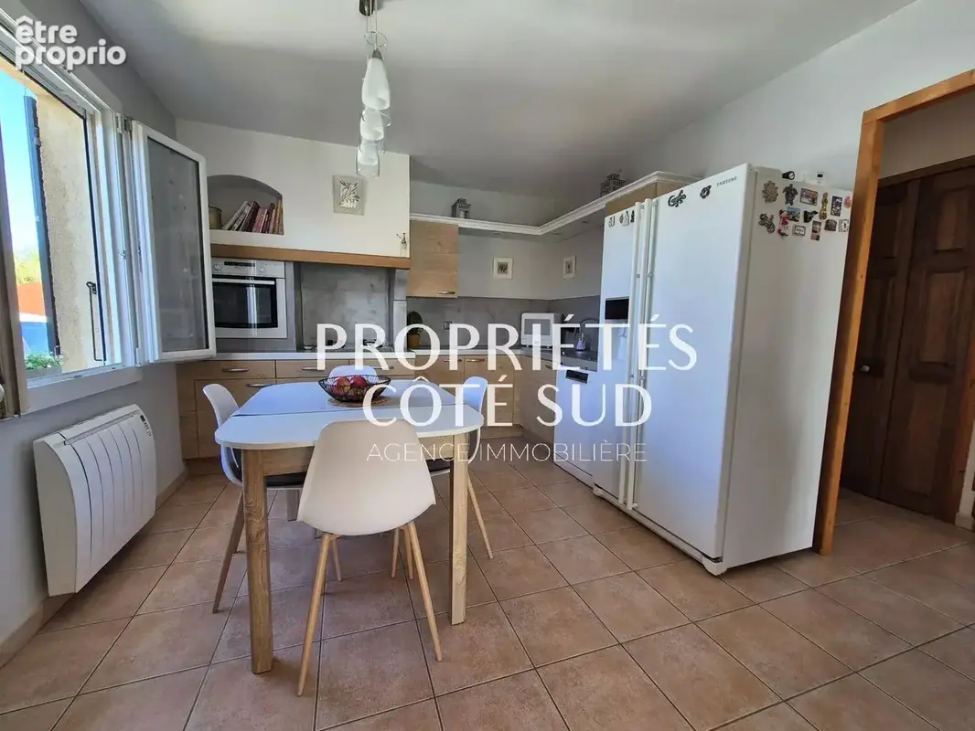 Maison familiale avec piscine de 130 m2 sur un terrain 806 m2 - photo 6