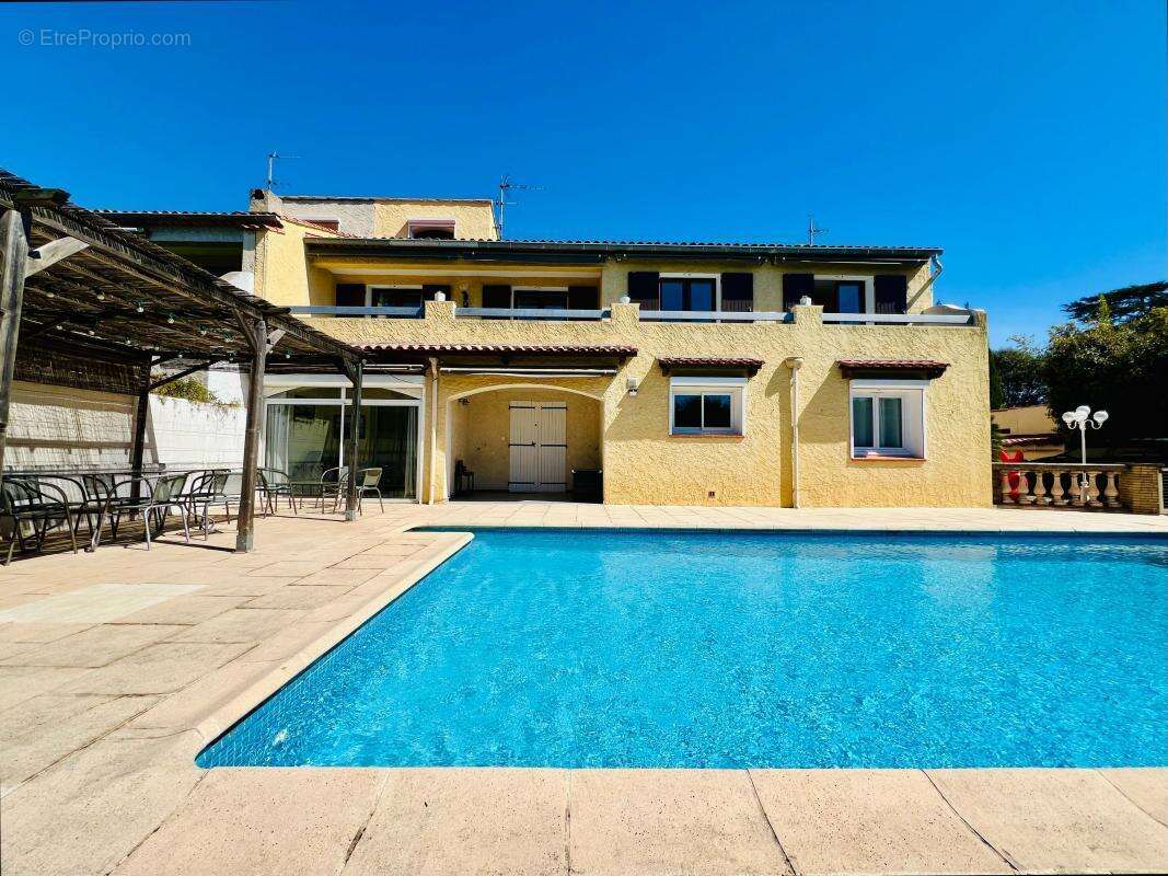 A vendre six fours bucarin, grande maison garage piscine proche plages et commerces - photo 19