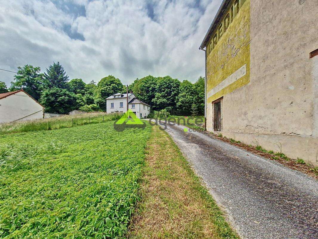 Terrain à LA BRIONNE