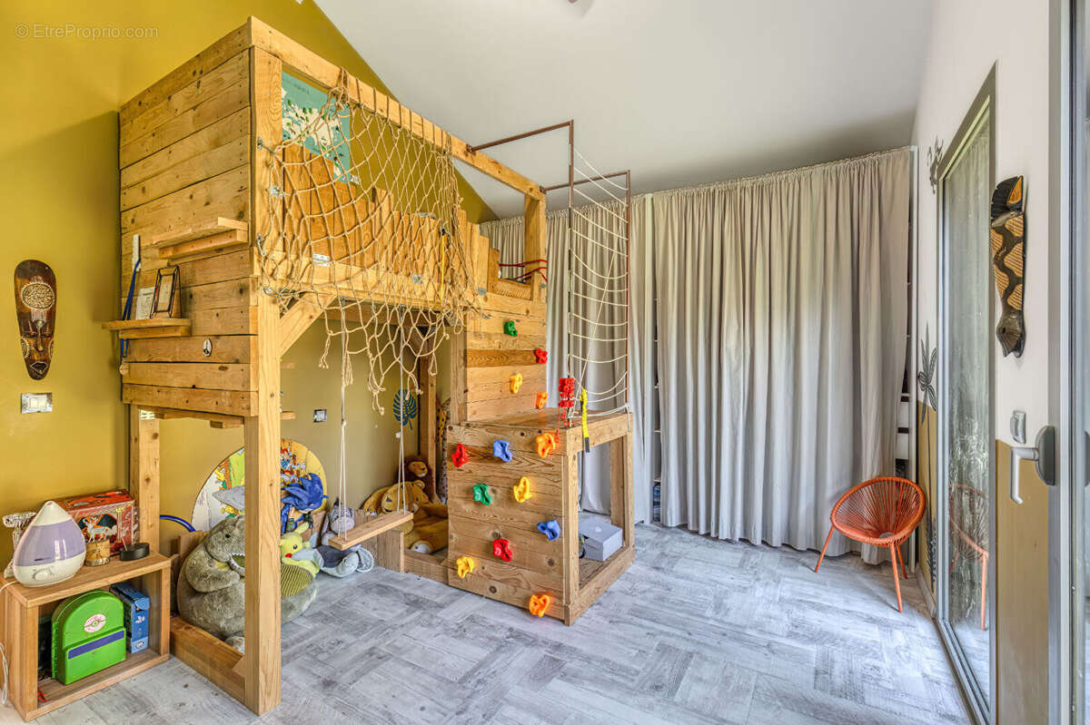 Maison à DINGY-SAINT-CLAIR