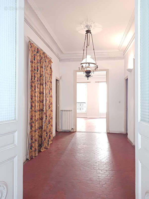 Appartement à MARSEILLE-6E