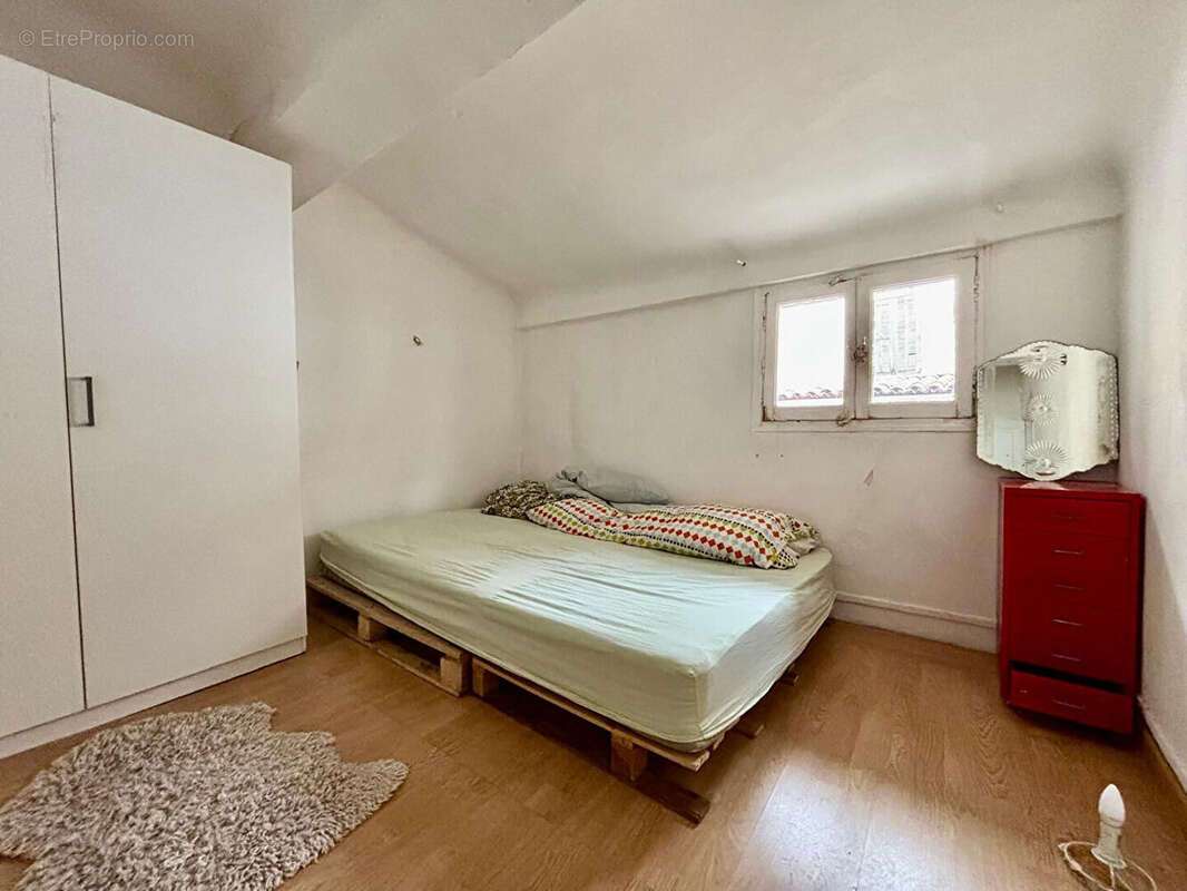 Appartement à MARSEILLE-1E
