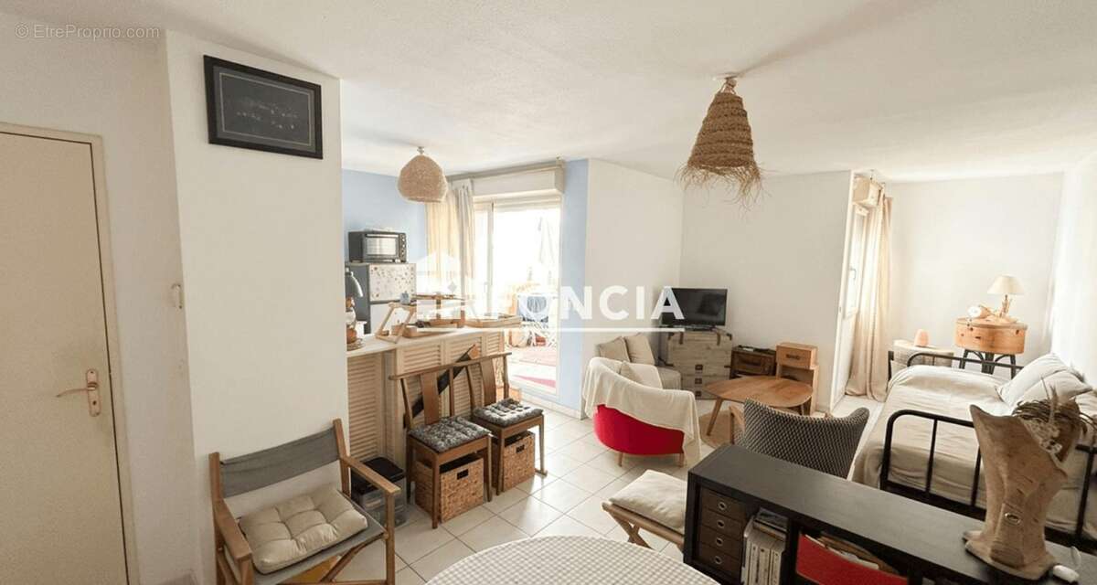 Appartement à MARSEILLE-4E