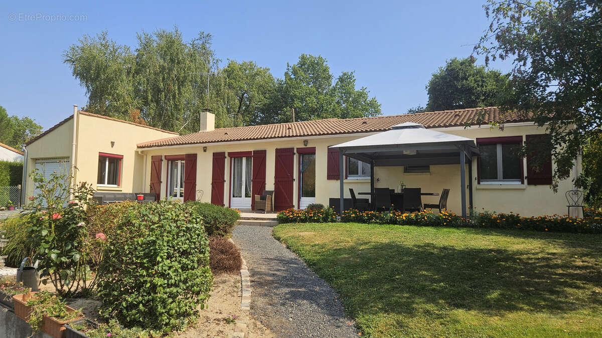 Maison à SAINT-JULIEN-DES-LANDES