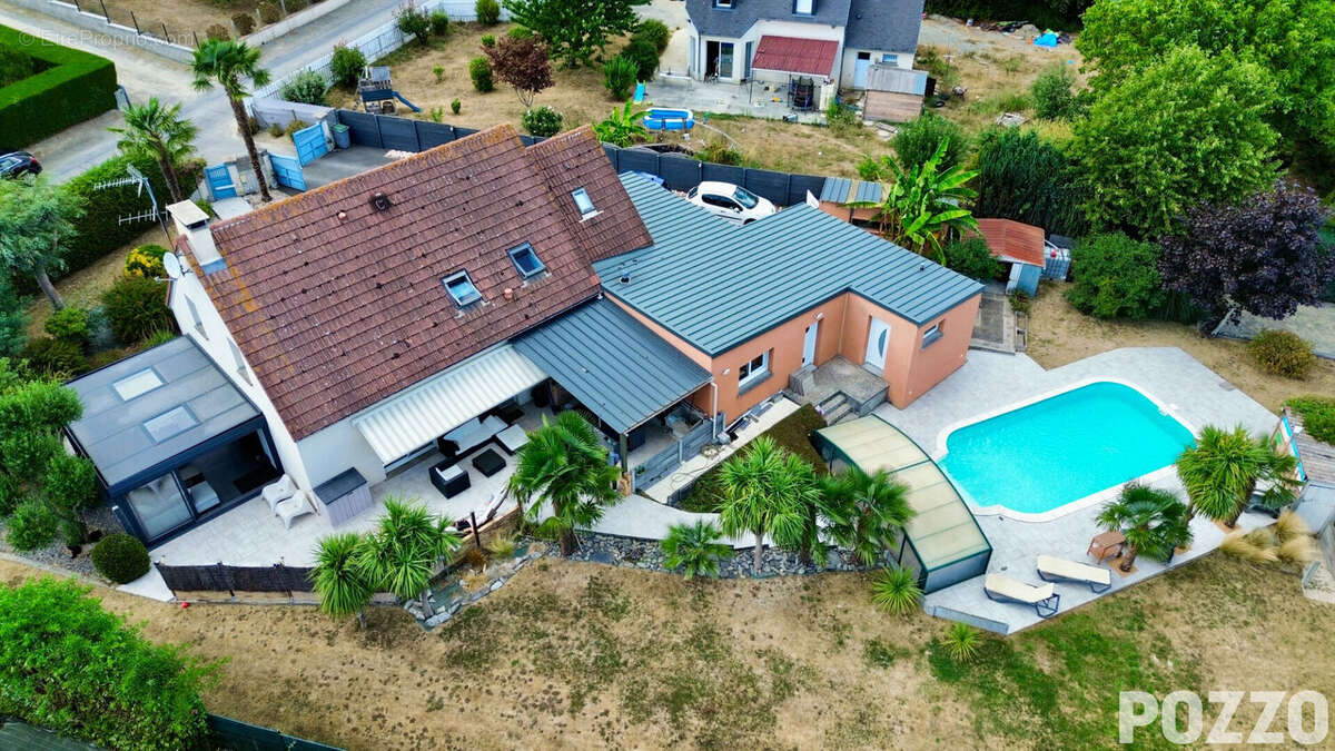 A Vendre - Bacilly - Maison 7 pièce(s) 187 m² - Piscine - Vie de plain pied - photo 2