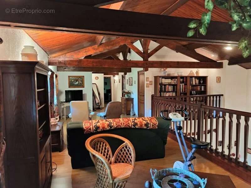 Villa de caractère dans un cadre privilégié - photo 7