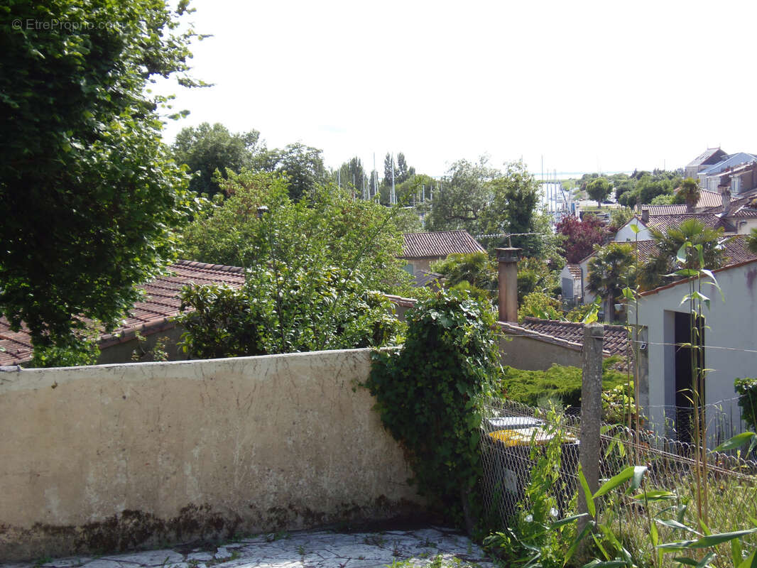 Maison à MORTAGNE-SUR-GIRONDE