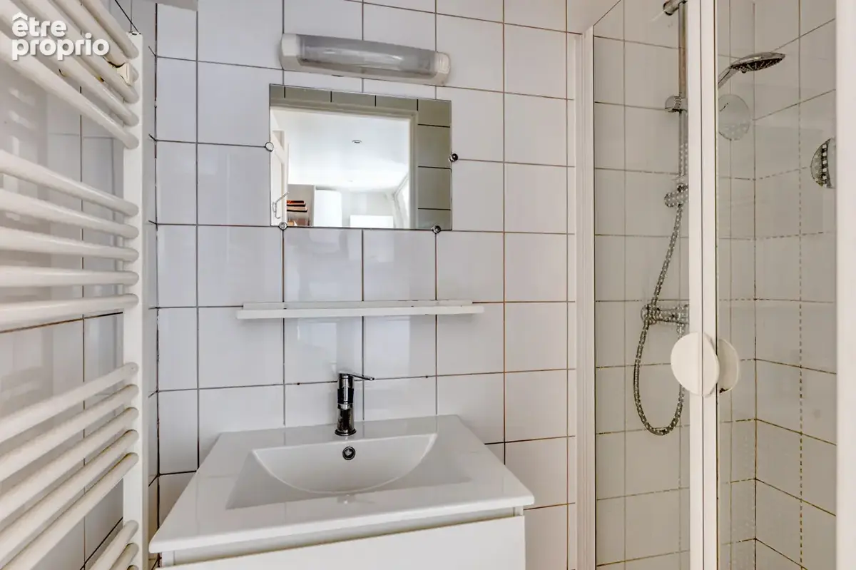 Jules Joffrin - Studio 34 m² - Etage élevé - vue sur le Sacré-Coeur - photo 8
