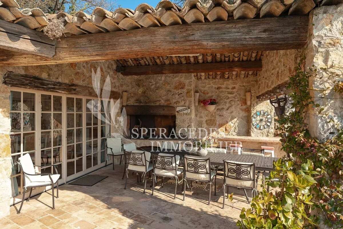 Maison à TOURRETTES-SUR-LOUP