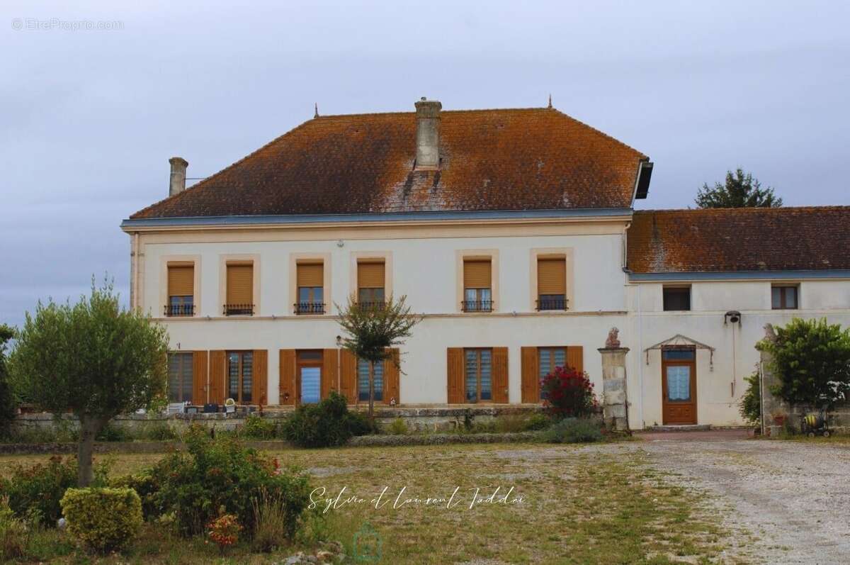 Propriete agricole, ancien domaine de chasse de 117 ha proche de jonzac - photo 3