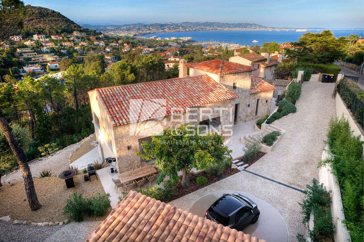 Maison à MANDELIEU-LA-NAPOULE