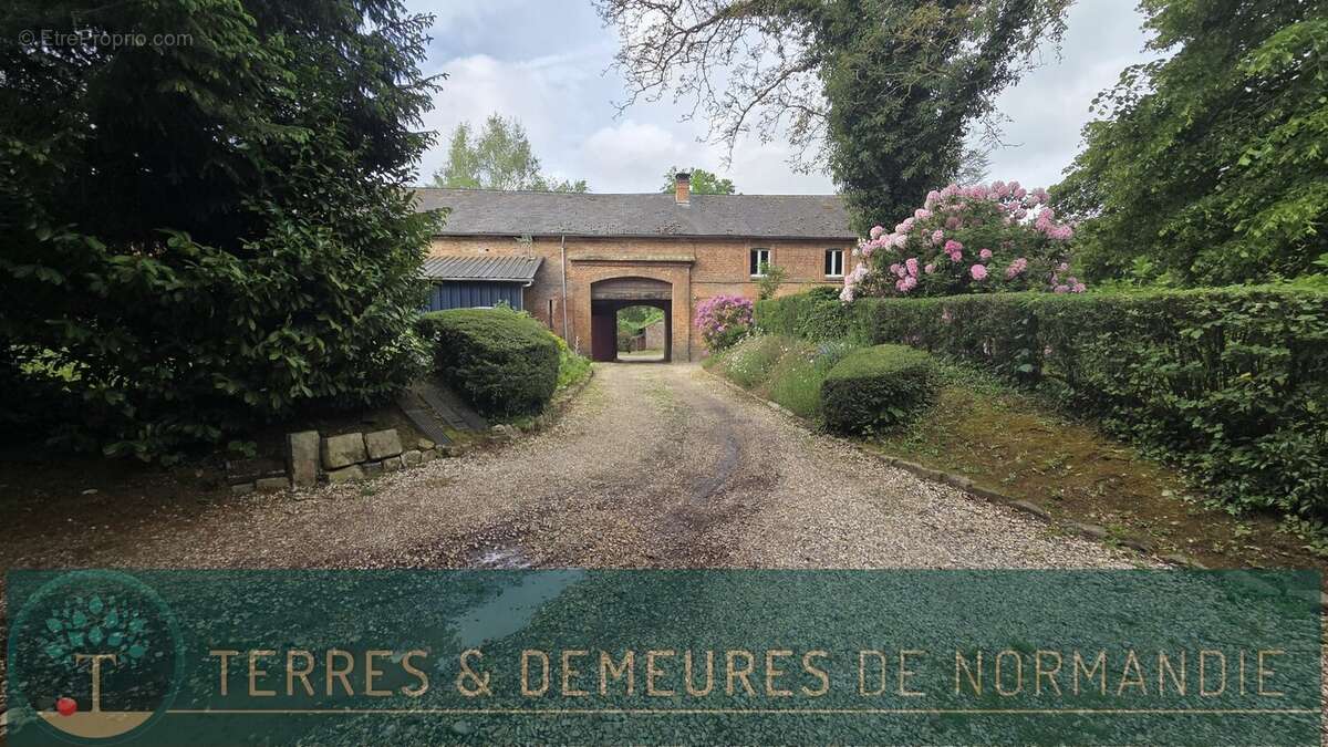 Maison à VARNEVILLE-BRETTEVILLE