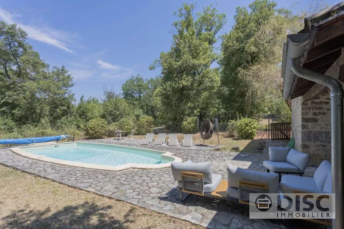 Charmante maison en pierre avec piscine et jardin privé de 2 450 m² - photo 15
