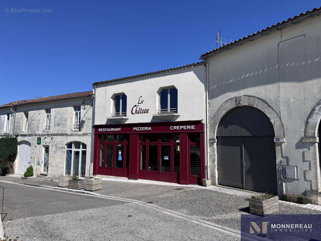  barbezieux-saint-hilaire (16)   restaurant, pub & licence iv   murs et fonds - photo 2