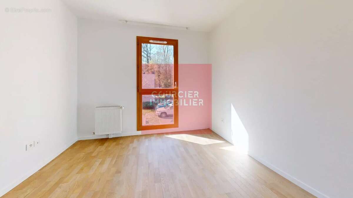 Appartement à LE MESNIL-SAINT-DENIS