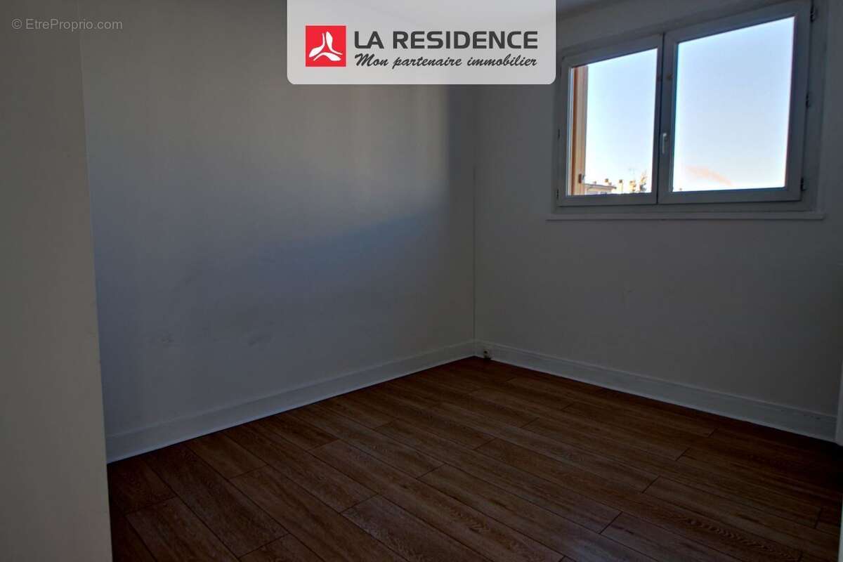 Appartement à LES CLAYES-SOUS-BOIS