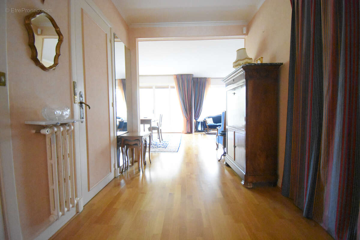Appartement à VILLE-D'AVRAY