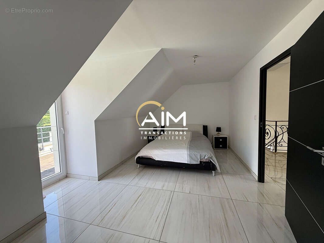 Maison Saint Cyr Sur Loire 9 pièce(s) 225 m2 - photo 14