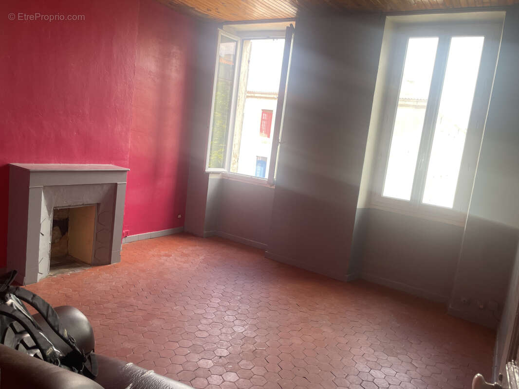 Appartement à MARSEILLE-3E