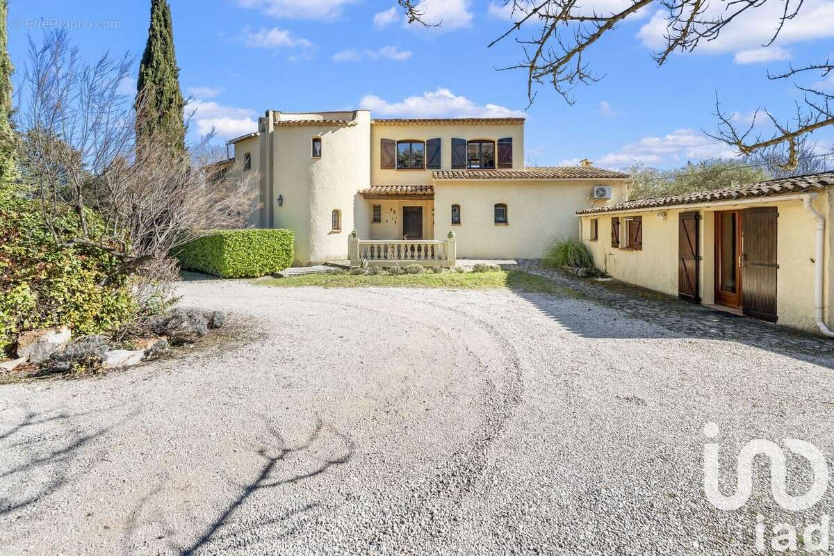 Photo 2 - Maison à SAINT-MAXIMIN-LA-SAINTE-BAUME