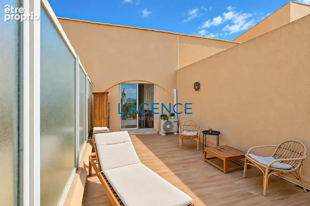 Appartement T2 de 35m2 avec 26m2 de terrasse sur le port de hyeres - photo 2