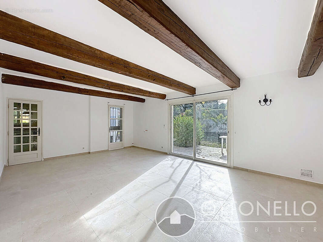 Maison à ROQUEBRUNE-SUR-ARGENS