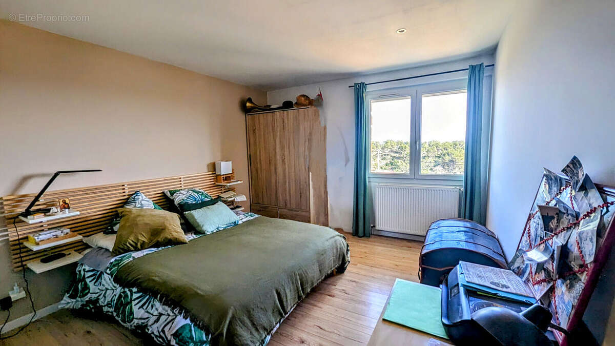 Maison à LAUDUN-L&#039;ARDOISE