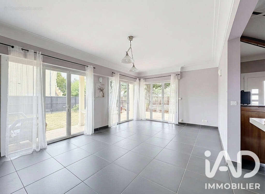 Maison 148 m² à Mont-De-Marsan  - photo 4