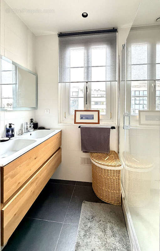 Appartement à LEVALLOIS-PERRET