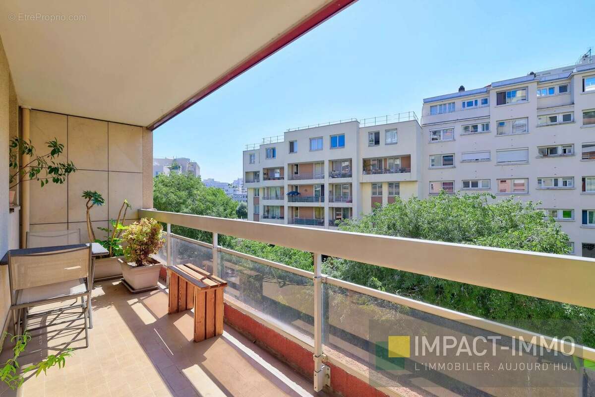 Appartement à COURBEVOIE