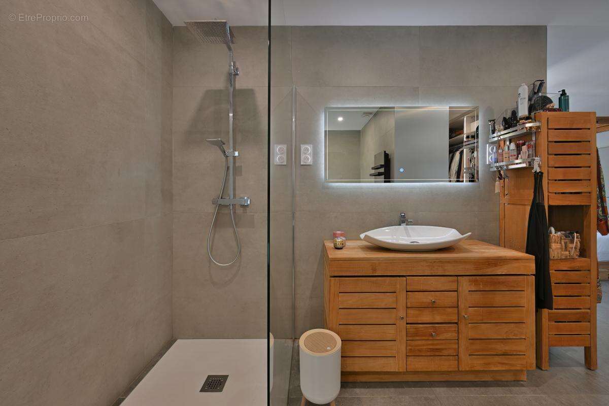 Villa contemporaine de 159 m² 5 chambres avec piscine chauffée sur plus d'un hectare de terrain - photo 10