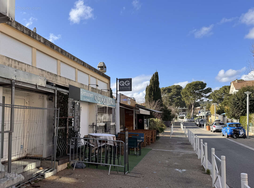 Commerce à SAINT-CYR-SUR-MER